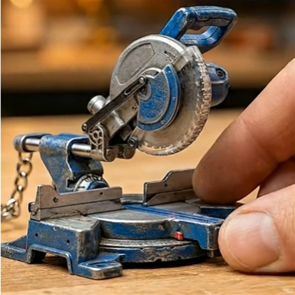 Resin Portable Chainsaw Keycha - Heavy Equipment Keychain のレビューと価格